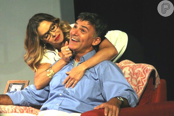 Leonardo Vieira reestreia no teatro como marido de Bianca Rinaldi, após prestar queixa em delegacia contra a homofobia