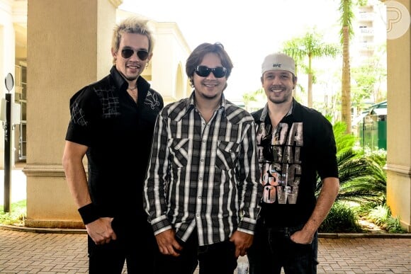 Kiko é irmão dos cantora Leandro e Bruno. O trio formou o grupo de sucesso do ano 2000 'KLB'