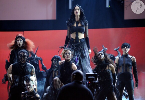 Katy Perry se apresenta com Juicy J no Grammy Awards 2014