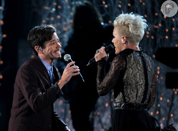 Pink e Nate Ruess fazem performance da canção 'Just Give me a Reason' no Grammy Awards 2014