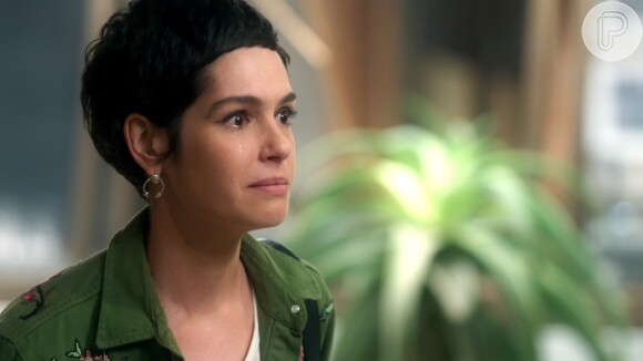 Flávia (Maria Flor) conta a Tião (José Mayer) que é a filha gerada quando ele estuprou Cidália (Susana Ribeiro), na novela 'A Lei do Amor'