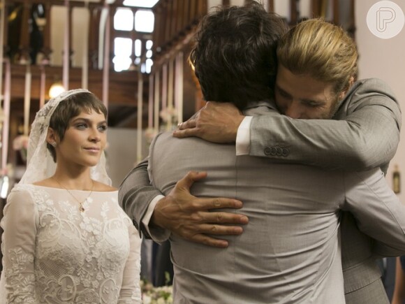 Tiago (Humberto Carrão) e Letícia (Isabella Santoni) se casam no capítulo desta segunda-feira, 16 de janeiro de 2017, da novela 'A Lei do Amor'