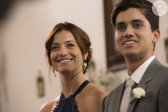 Ana Luiza (Bianca Müller) e Edu (Matheus Fagundes) também são padrinhos do casamento, na novela 'A Lei do Amor'