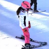 Vídeo: Carol Celico mostra filhos esquiando em viagem à França com o namorado