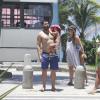 Thiago Lacerda curte praia com a mulher grávida, Vanessa Lóes, e com os filhos, Gael e Cora, em 29 de janeiro de 2014