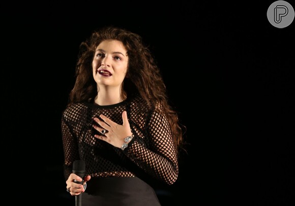 Lorde tem apenas 17 anos mas é considerada uma grande revelação da música