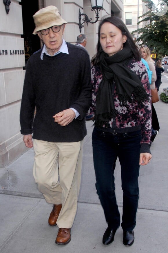 Atualmente, Woody Allen é casado com Soon-Yi hold, outra filha adotada por Mia Farrow e Woody Allen