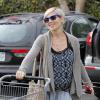 Elsa Pataky exibe barriga de gravidez de gêmeos durante compras em Los Angeles, nos Estados Unidos, em 4 de fevereiro de 2014