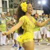 Rainha de bateria da Unidos da Tijuca, a atriz Juliana Alves esbanjou boa forma em fantasia amarela durante ensaio técnico da agremiação, em 12 de fevereiro de 2017