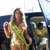 Nomeada Rainha da Banda Amigos da Barra da Tijuca, Nicole Bahls optou por look curto e justo, na cor dourada, para o desfile do bloco de rua, na tarde de domingo, 12 de fevereiro de 2017