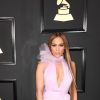 Jennifer Lopez de Ralph & Russo na 59ª edição do Grammy Awards, em Los Angeles, Estados Unidos, neste domingo, 12 de fevereiro de 2017