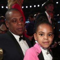 Blue Ivy, filha de Beyoncé, esbanja estilo vestida de Prince no Grammy. Fotos!