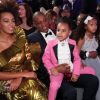 Blue Ivy, filha de Beyoncé, assistiu a premiação ao lado da tia e no colo do pai