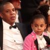 Blue Ivy, filha de Beyoncé, esbanjou fofura vestida de Prince na entrega do Grammy, na noite deste domingo, 12 de fevereiro de 2017