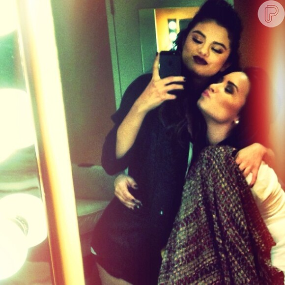Demi Lovato publica mensagem em apoio à Selena Gomez, em 6 de fevereiro de 2014