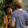 Laura (Heloisa Jorge) avisa Pedro (Reynaldo Gianecchini) que ele deverá ir à África para conhecer Stelinha , na novela 'A Lei do Amor'