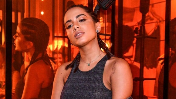 Anitta revela o motivo para as restrições nos seus looks: 'Bunda grande'
