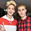 João Guilherme exibiu o cabelo loiro ao lado de Mateus Senne, cover de Justin Bieber