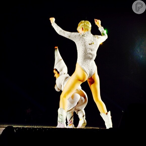 Miley Cyrus ensaia para a Bangerz Tour, que estreia no dia 14 de fevereiro, em Vancouver, no Canadá