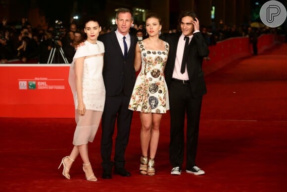 Scarlett Johansson, Joauqin Phoenix, Rooney Mara e o diretor Spike Jonze posam para fotos do Festival de Cinema de Roma, realizado em 2013