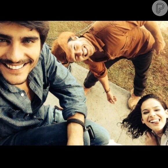 Em cena, Nando formou um triângulo amoroso com Bruna Marquezine e Guilherme leicam, de quem se tornou amigo