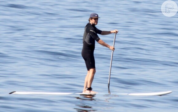 Marcelo Serrado na praia do Arpoador praticando stand up paddle, nesta quarta-feira