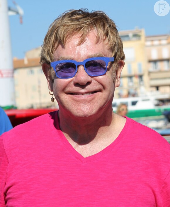 Elton John foi convidado a desfilar na Mangueira no próximo Carnaval