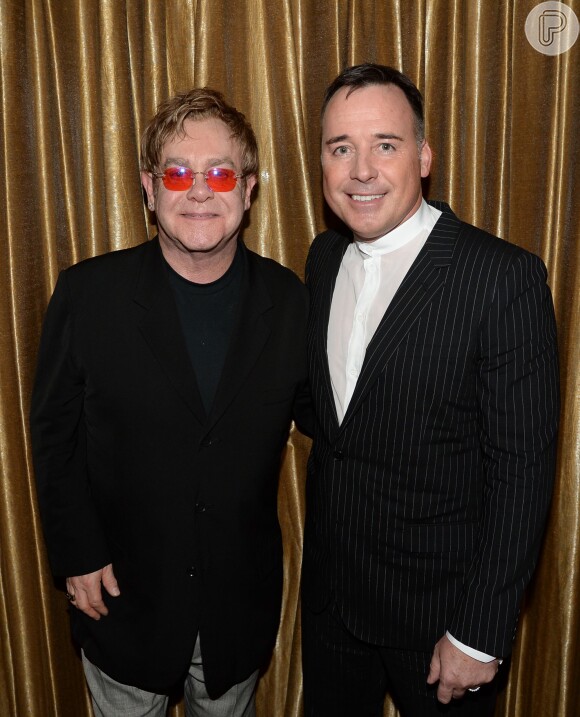 Elton John mantém um relacionamento com o diretor de cinema David Furnish há 20 anos