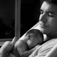 Simon Cowell exibe o rosto de Eric, seu primeiro filho: 'Tanto amor e orgulho'