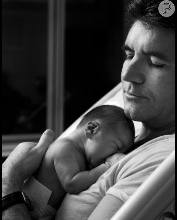 Simon Cowell exibe o rostinho do pequeno Eric, seu primeiro filho com Laura Silverman
