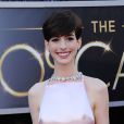 Anne Hathaway é anunciada como uma das apresentadoras do Oscar 2014, em 18 de fevereiro de 2014