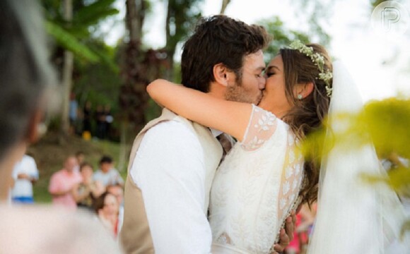Giselle Itié se casa com o ator Emílio Dantas na praia do Corumbê, em Paraty, Costa Verde do Rio de janeiro, no dia 1° de fevereiro de 2014