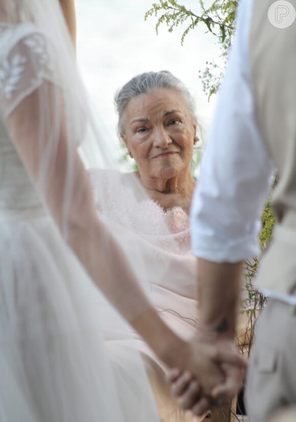 Benção do casamento de Giselle Itié e Emílio Dantas foi dada pela avó, América