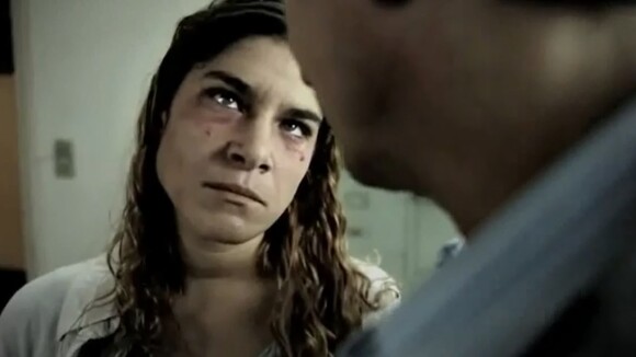 Priscila Fantin, presidiária em filme, aparece com rosto machucado no trailer