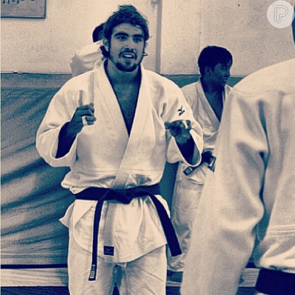 Caio Castro publicou esta foto na qual aparece treinando judô, nesta segunda-feira, 14 de janeiro de 2013