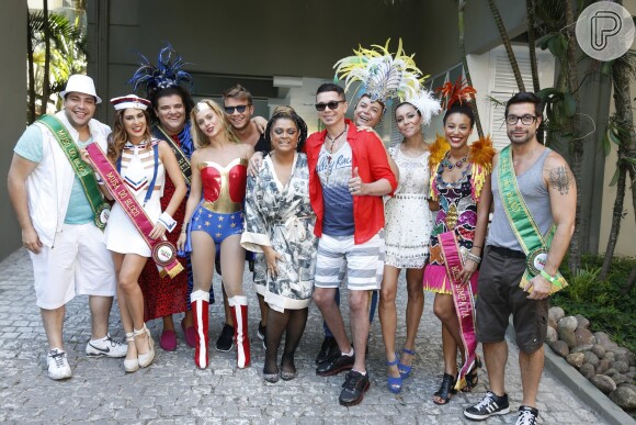 Preta Gil e seus amigos antes do bloco da Preta, no Centro do Rio