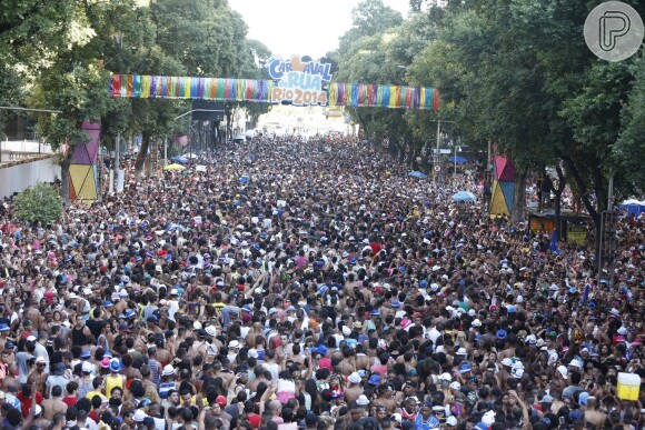 Preta Gil agitou o Centro do Rio de Janeiro na tarde deste domingo com o seu Bloco da Preta. Carolina Dieckmann, Fernanda Paes Leme, Sheron Menezzes, Ticiane Pinheiro e outros famosos curtiram a folia ao lado da cantora