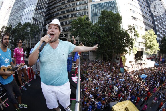Preta Gil agitou o Centro do Rio de Janeiro na tarde deste domingo com o seu Bloco da Preta. Carolina Dieckmann, Fernanda Paes Leme, Sheron Menezzes, Ticiane Pinheiro e outros famosos curtiram a folia ao lado da cantora