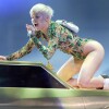 Miley Cyrus faz coreografias ousadas na Bangerz Tour