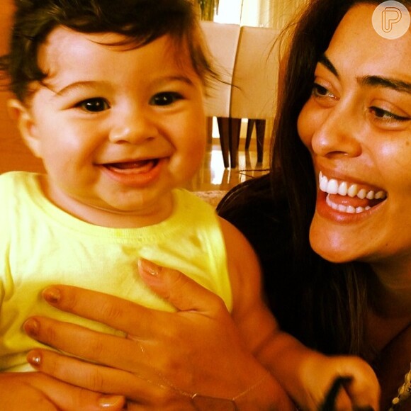 Juliana Paes posta foto fofa com o filho caçula, Antonio, de 7 meses