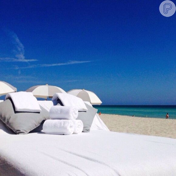 Fernanda Vasconcellos posta foto da praia: 'I'm in Miami beach'