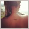 Roberta Rodrigues faz tatuagem com a palavra 'abençoada' e publica no Instagram, em 15 de janeiro de 2013