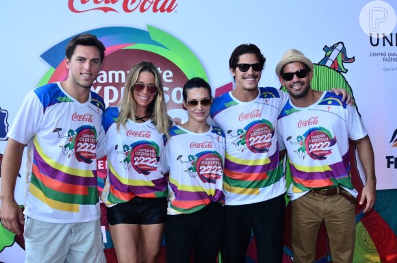 Cleo Pires, Danielle Winits e os seus namorados Rômulo Neto e Amaury, respectivamente, ao lado do ator Juliano Cazarré; famosos curtem o Carnaval 2014, no Recife, Pernambuco