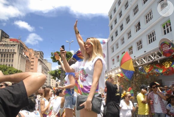 Danielle Winits se solta no Carnaval do Recife, Pernambuco