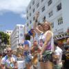 Danielle Winits se solta e dança muito no Carnaval do Recife, Pernambuco