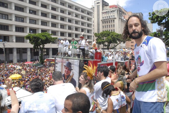 Gabriel, o Pensador agita foliões no Carnaval de Recife