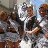 Fã de blocos de Carnaval, Leandra Leal curtiu o Cordão do Bola Preta, no Rio