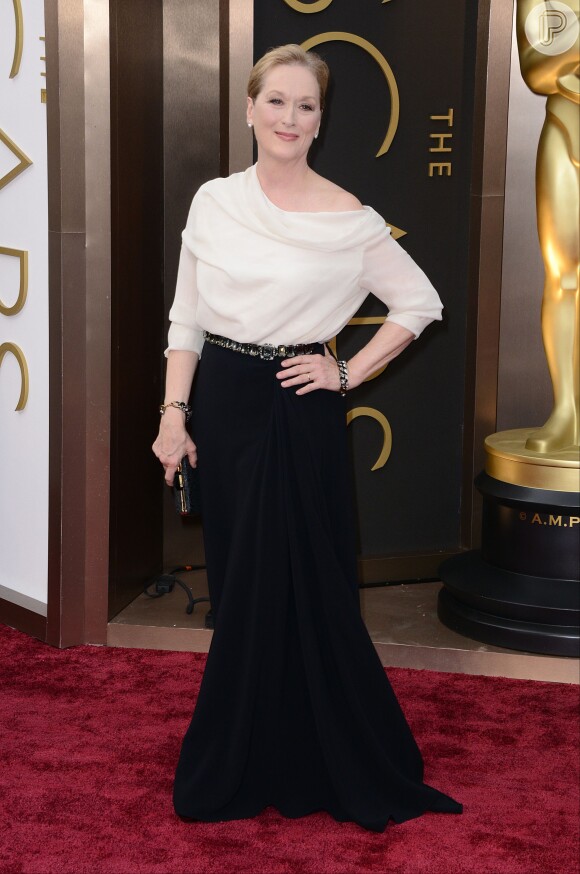 Meryl Streep, que concorria a estatueta por sua atuação em "Album de Família", vestiu um Lanvin branco e preto