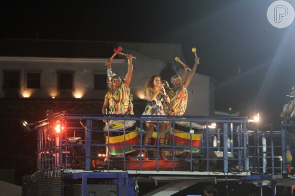 Daniela Mercury canta com o Olodum no quinto dia do carnaval de Salvador, na Bahia