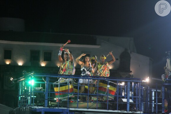Daniela Mercury canta com o Olodum no quinto dia do carnaval de Salvador, na Bahia